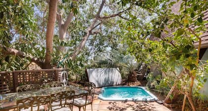 The Closest Home to The Hollywood Sign / HSR25-001176