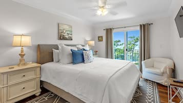 2 slaapkamers, een bureau, een strijkplank/strijkijzer, reisbedje