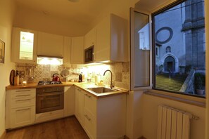 Fridge, microwave, oven, stovetop - Grandma's house on the Francigena (Campagnano di Roma)