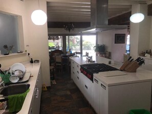Private kitchen - Casa con preciosa vista al lago para acomodaar 25 huespedes. (Valle de Bravo)