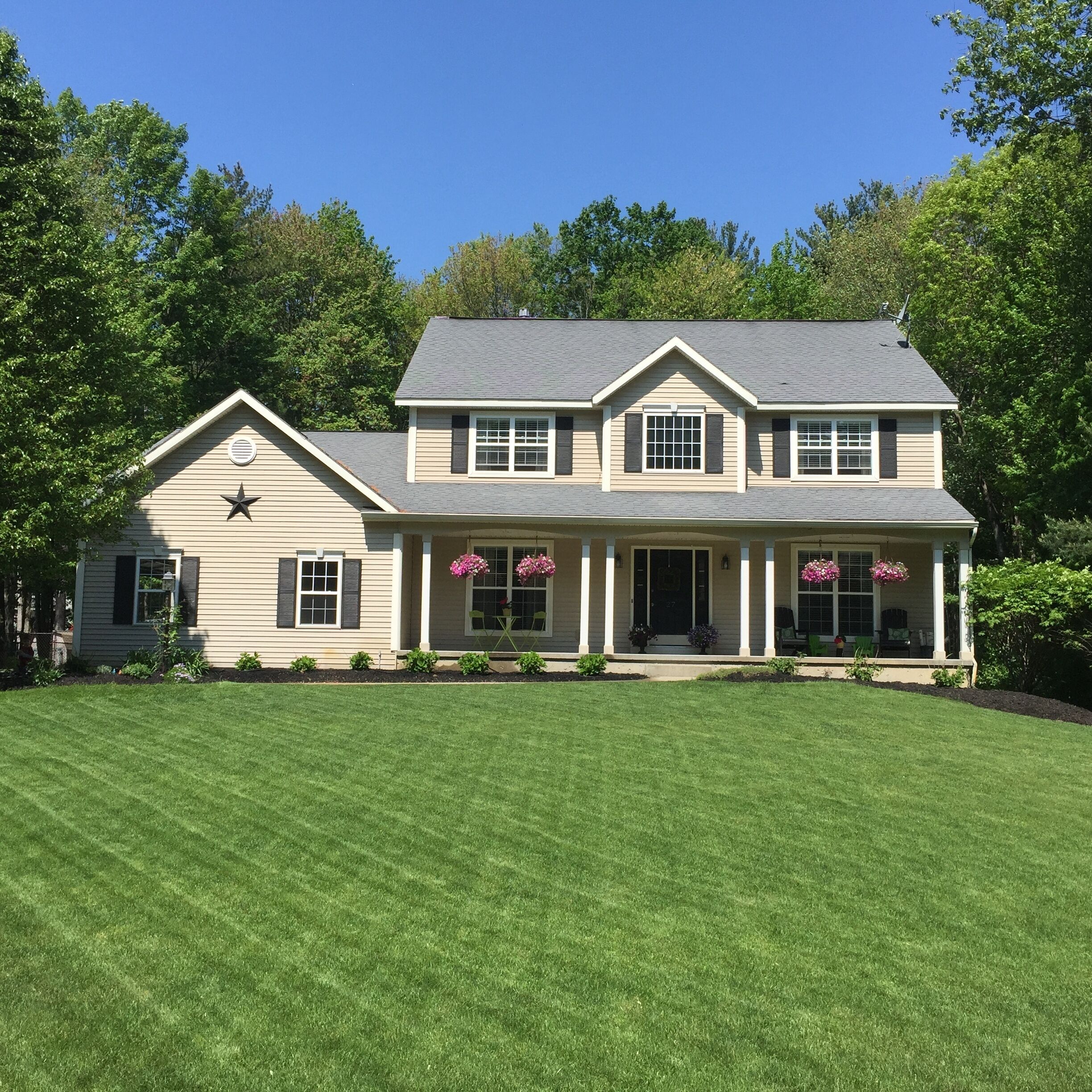 Spacious home close to Saratoga Race Course, Saratoga Lake, and Lake George!
