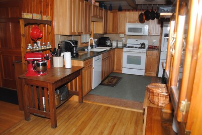 Wooded rural country estate near Lake Shelbyville and Illinois Amish country