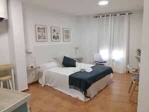 1 bedroom, iron/ironing board - HOTEL APARTAMENTOS ATRIUM CENTRO HISTÓRICO. B2 (Alcalá de Henares)