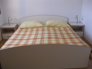1 bedroom, free WiFi, bed sheets