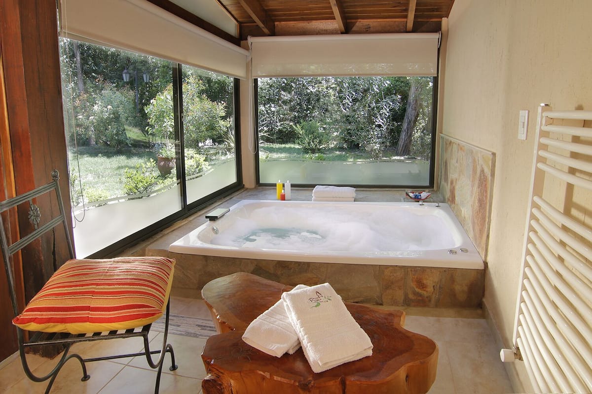 Bañera de hidromasaje privada