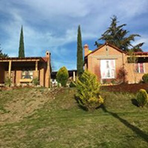 Courtyard - Cabañas Villa de San Miguel (Huasca de Ocampo)
