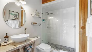 淋浴/盆浴组合、吹风机、毛巾