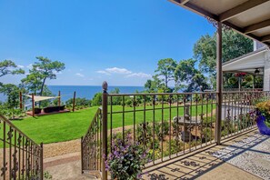Property grounds - Magnolia at Jubilee Suites Bed & Breakfast. 1K/1B. (Fairhope)