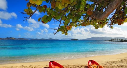 Luxusvilla mit privatem Pool und Zugang zum Sapphire Beach