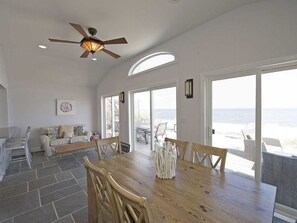 Dining - Newly Renovated Beach House Vineyards Farms Hampton's (Wading River)