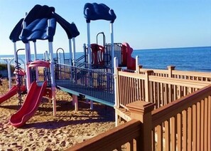 Área de juegos infantiles al aire libre