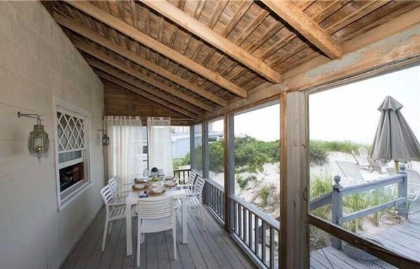 Interior - Degan Beach Home in the Sand 1m Vineyards Farms The Degan (Wading River)