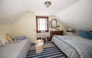 Room - Degan Beach Home in the Sand 1m Vineyards Farms The Degan (Wading River)