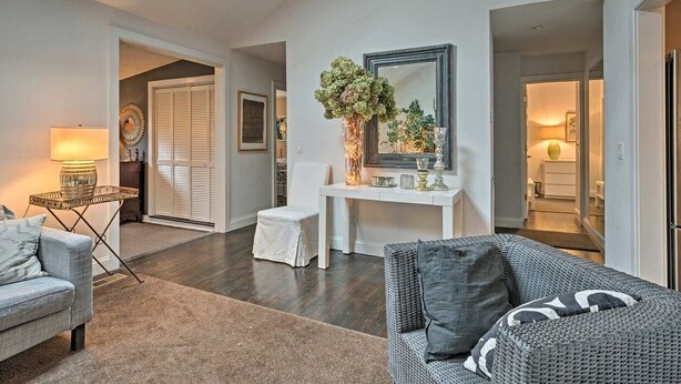 Living area - Sweet Retreat Luxury Southampton 4BR Pool & Jacuzzi (Southampton)