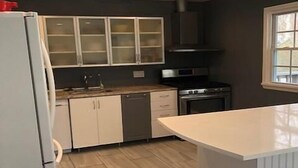 Private kitchen - Classic 6BR Amazing Luxury Southampton Home-6br Pool Jacuzzi (Southampton)