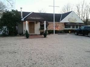 Front of property - Luxourius Beach House Hamptons Vineyards Farmstands 1.5hr NYC (Wading River)