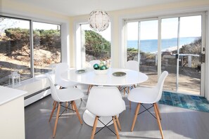 House, Multiple Beds (Amazing Home Private Beach North Fork) | In-room dining - Amazing Home Private Beach North Fork Vineyards (Wading River)