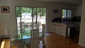 In-room dining - Private Home In Sag Harbor / Southampton With Pool & Jacuzzi (Southampton)