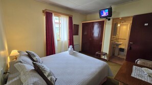 Classic Double Room | Premium bedding, down comforters, pillowtop beds, individually decorated - Hotel Upsala (El Calafate)