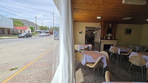 Free daily continental breakfast - Hotel Upsala (El Calafate)