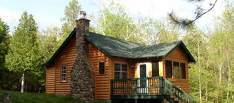 Cute Cabin with Hot Tub on 18 acres Near Whiteface & Adirondack Wildlife Refuge