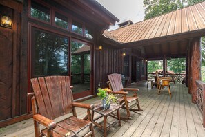 Terrace/patio - Prancing Horse at Eagles Nest - hot tub, great view, resort amenities, summer concerts! (Banner Elk)