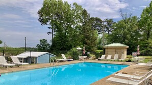 A swimming pool with lounge chairs and a small building in the background. - The Overlook at Lake Hamilton - Contemporary Design, Private Deck & Boat Slip! (Hot Springs)