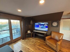 Smart TV, Netflix, Hulu, books