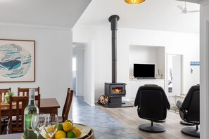 Interior - The Kingfisher - Family friendly, centrally located near Robes main street. (Robe)