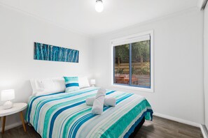 3 bedrooms, WiFi - The Kingfisher - Family friendly, centrally located near Robes main street. (Robe)