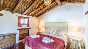 4 عدّة غرف نوم ومكواة/لوح كي وواي فاي وملاءات أسرّة