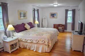 4 bedrooms, iron/ironing board, free WiFi