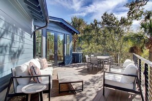 Outdoor dining - Award-Winning Resort Amenities | 15 on 57th by Wild Dunes (Isle of Palms)