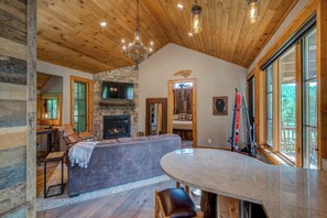 Interior - Banner View  One and a half miles from downtown Banner Elk, Hot tub (Banner Elk)