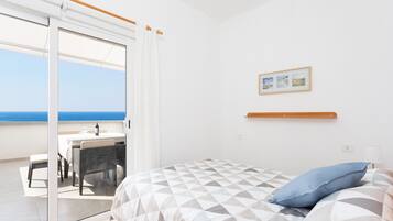 1 chambre, fer et planche Ă repasser, Wi-Fi gratuit, draps fournis