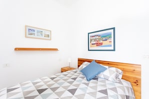 1 chambre, fer et planche à repasser, accès au Wi-Fi (inclus)