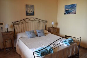 4 bedrooms, desk, iron/ironing board, travel cot