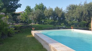 Outdoor pool - Luxury Villa with Large Pool, Vineyard, Views of the Sea, Taormina  and Mt.Etna (Acireale)