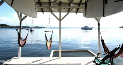Muy bonito estudio totalmente equipado sobre el agua con hermosa vista!