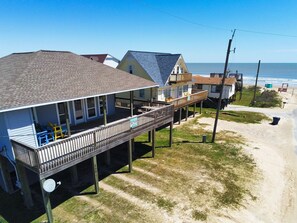 Beach - Coastal Contemporary Only steps away from water, restaurants, outdoor activities (Surfside Beach)