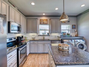 Fridge, microwave, oven, stovetop - Coastal Contemporary Only steps away from water, restaurants, outdoor activities (Surfside Beach)