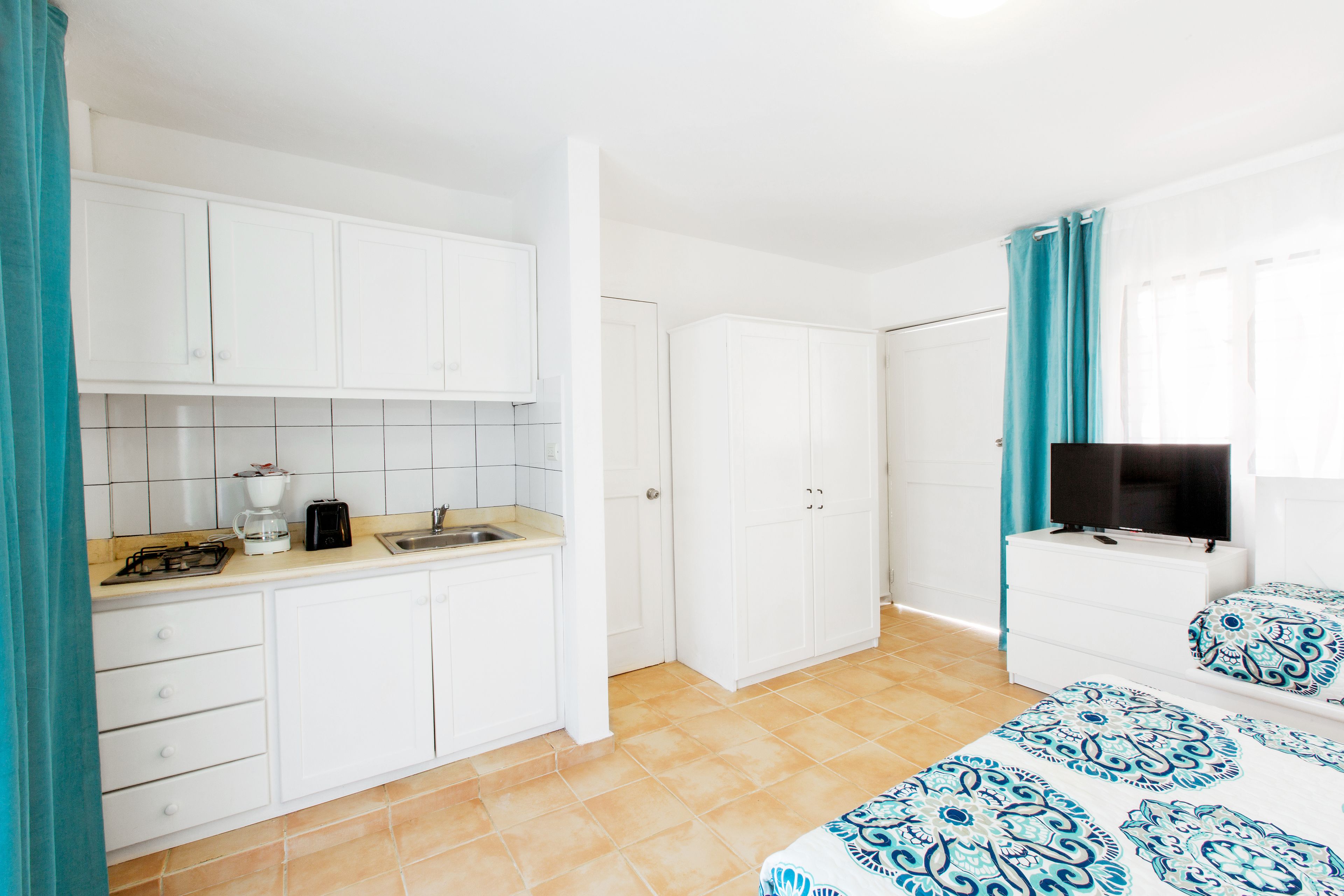 premium bedding, in-room safe, laptop workspace, blackout curtains