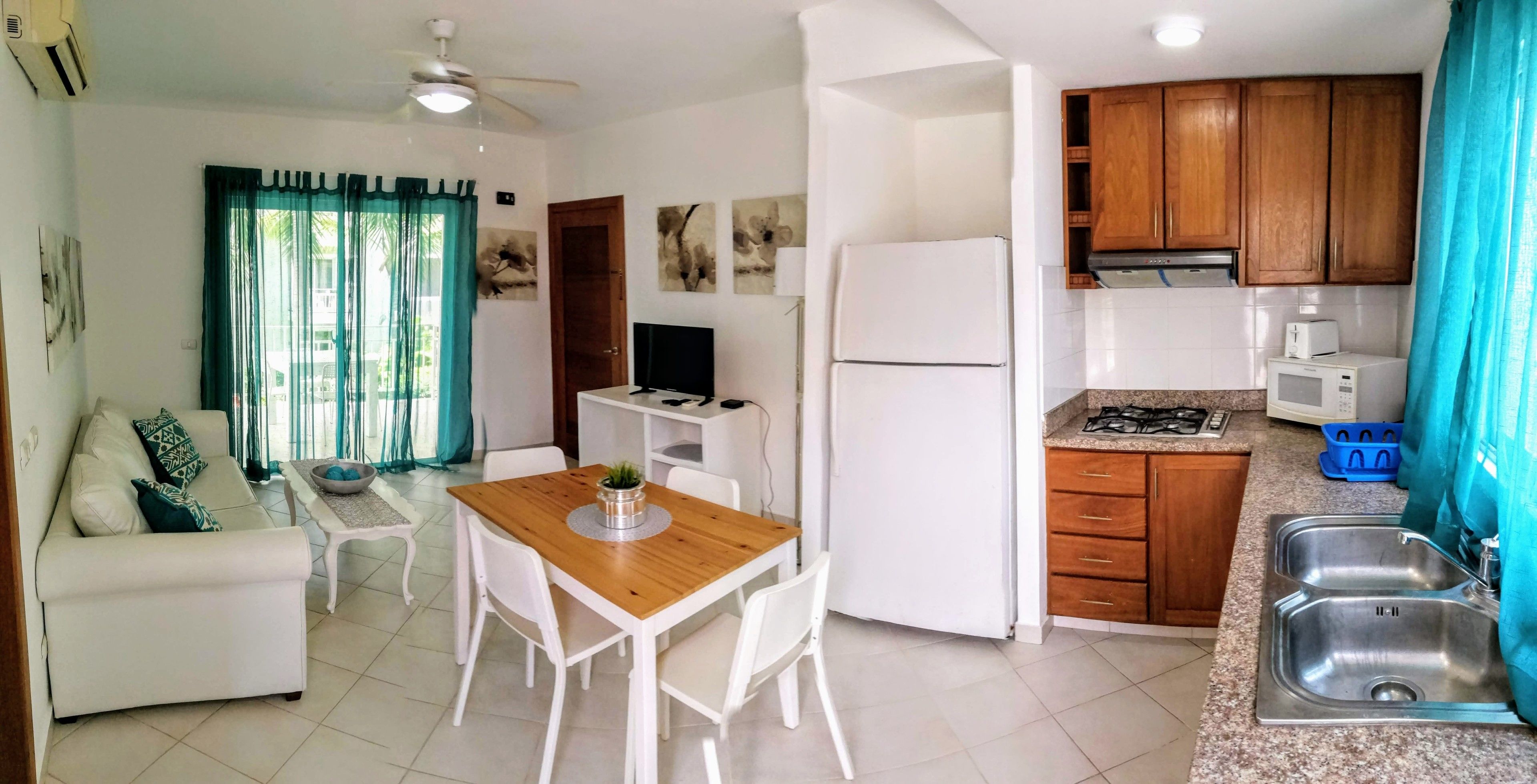 luxury room | private kitchen | fridge, microwave, stovetop, coffee/tea maker