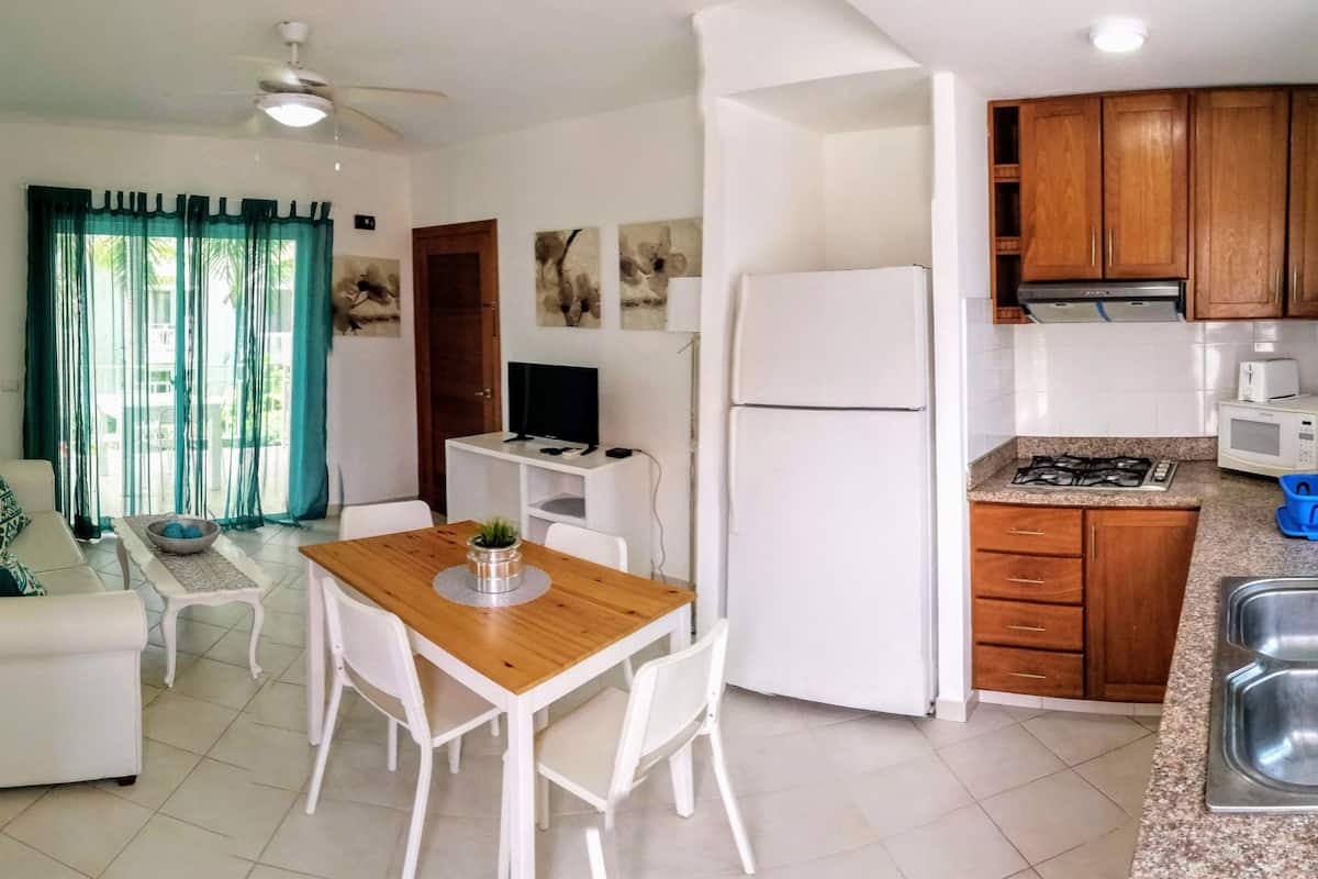 luxury room | private kitchen | fridge, microwave, stovetop, coffee/tea maker