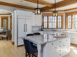 Refrigerador, microondas, horno y lavavajillas