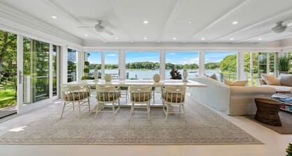 Impresionante Waterfront Estate House con vistas al mar de 180 grados en 7 acres privados