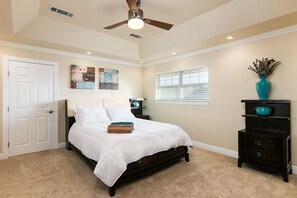 3 bedrooms, desk, iron/ironing board, free WiFi