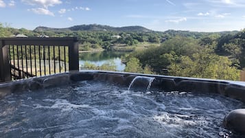 Bain à remous extérieur