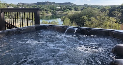 Fun family getaway! Walk to the lake! Hot tub, cocktail pool and views!