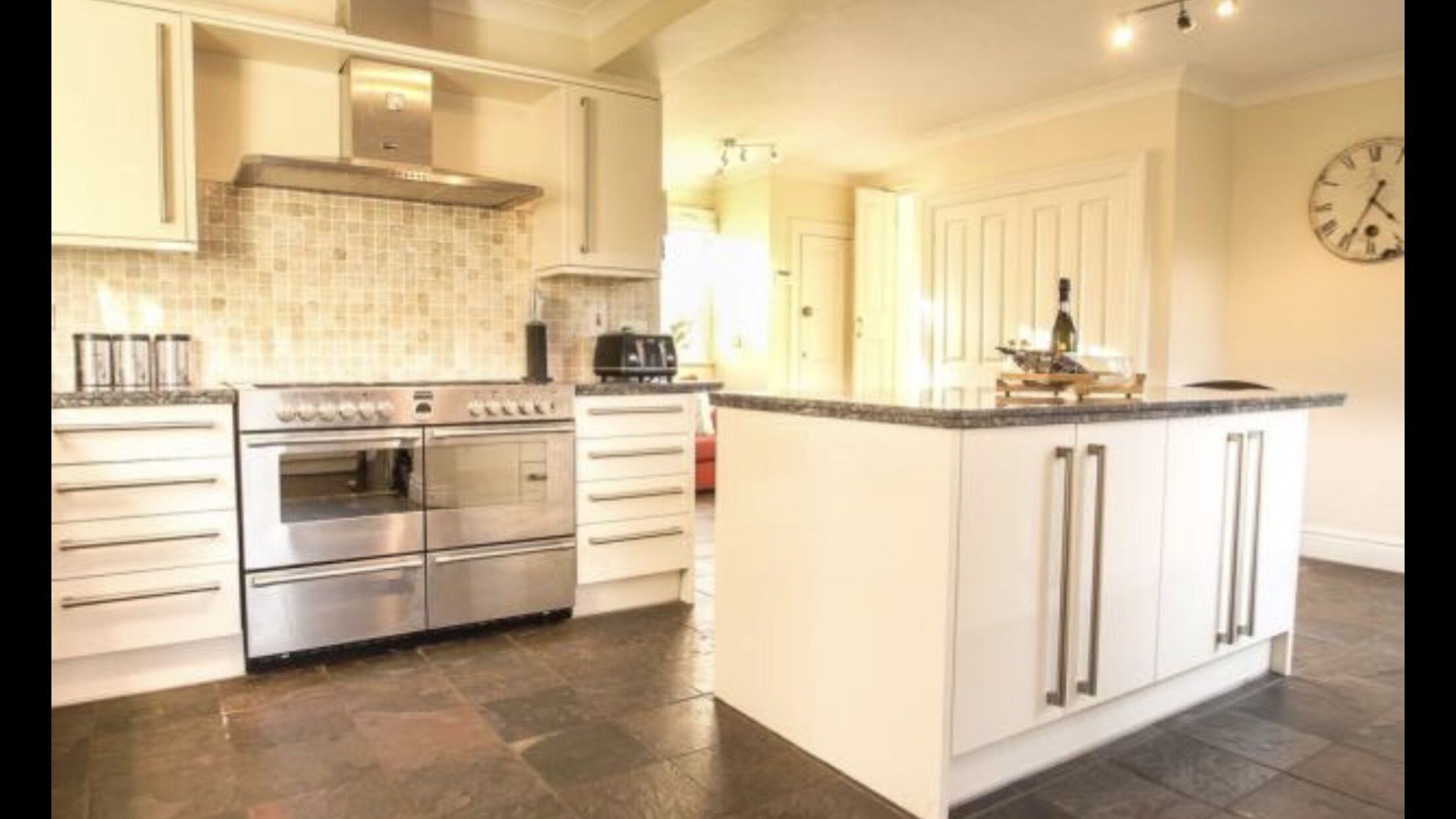 Réfrigérateur, micro-ondes, four, lave-vaisselle